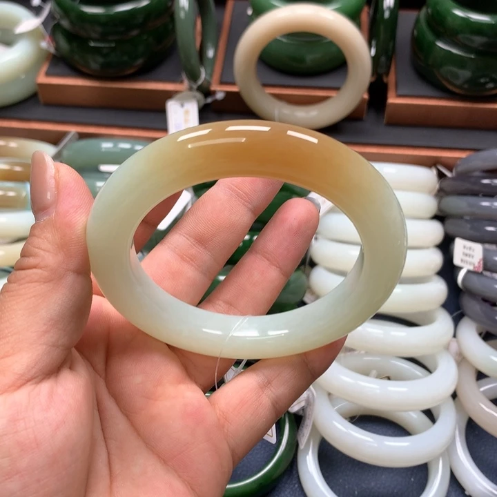 【闪购商品】未镶嵌手镯和田玉
