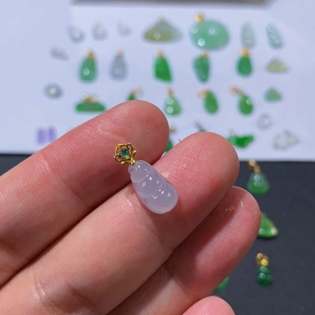 颈饰18K金镶嵌翡翠