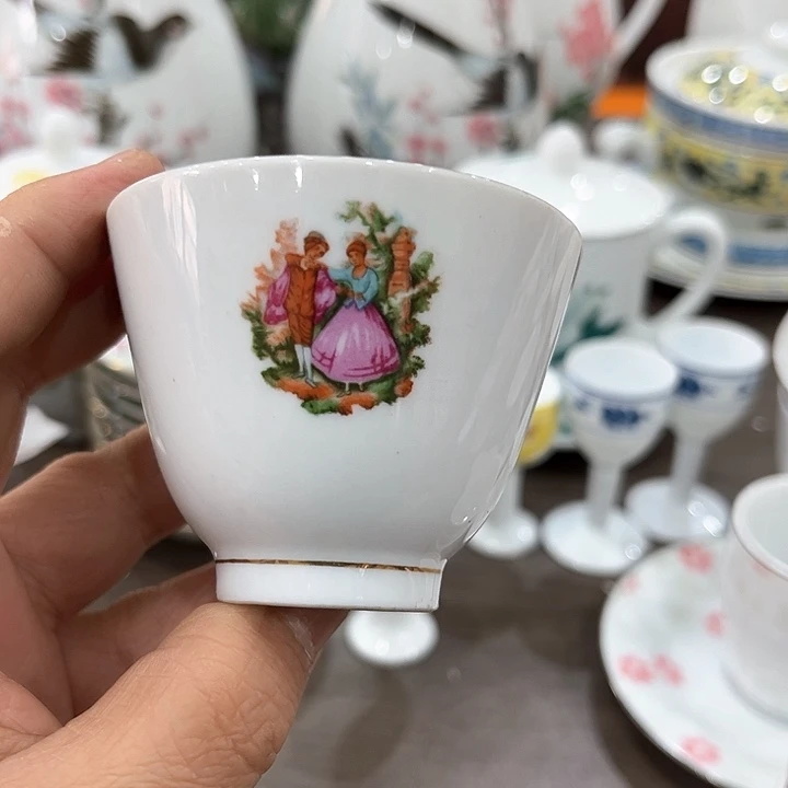 釉下五彩的瓷器和，