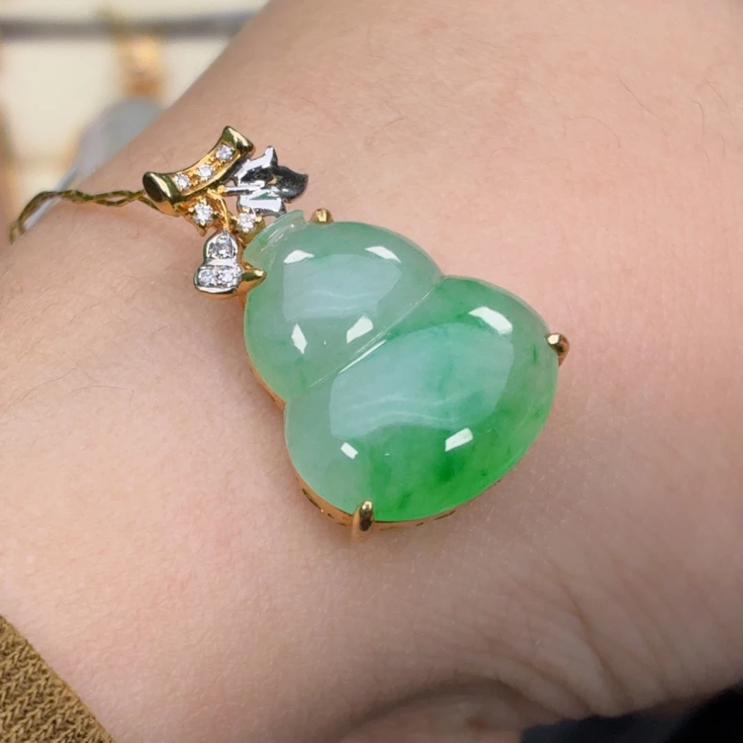 翡翠18K金镶嵌颈饰