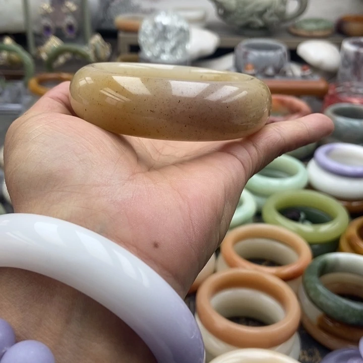 石英岩玉未镶嵌手镯淤泥啵啵