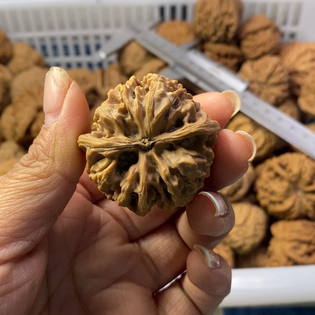 y***荐吊坠文玩核桃野牛