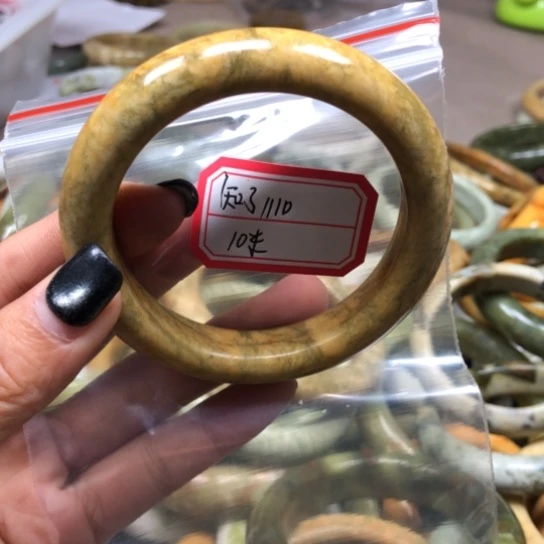 未镶嵌蛇纹石玉手镯知****0