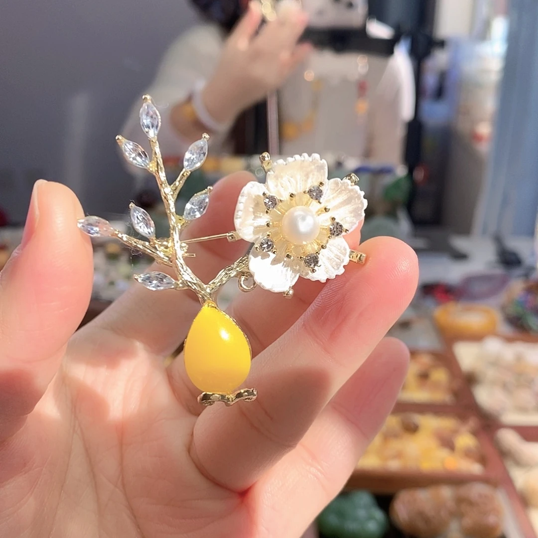 合金淡水珍珠胸饰