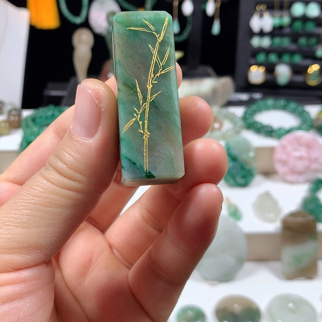 未镶嵌独山玉颈饰