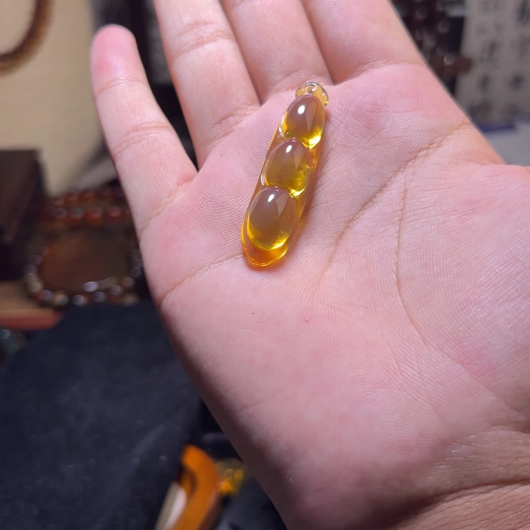 未镶嵌颈饰琥珀四季豆