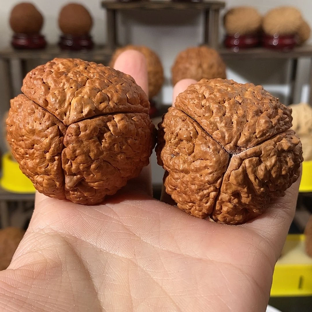 吊坠文玩核桃三瓣脑纹金刚练手微色5055