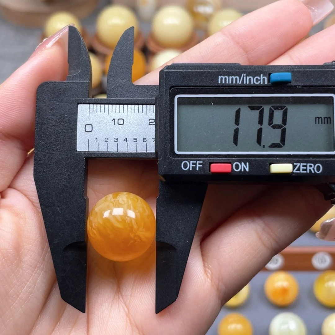 琥珀珠宝奇石未镶嵌好***孃