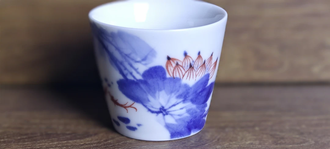 【忠意堂】釉下彩白瓷手工可乐杯荷花鱼茶杯手绘品茗杯家用陶瓷茶具