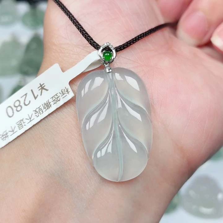 翡翠18K金镶嵌颈饰缅甸天然A货翡翠