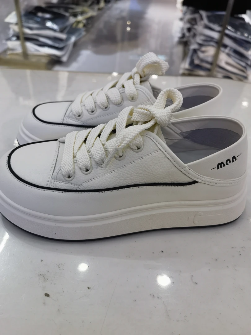 休闲百搭款女鞋1682