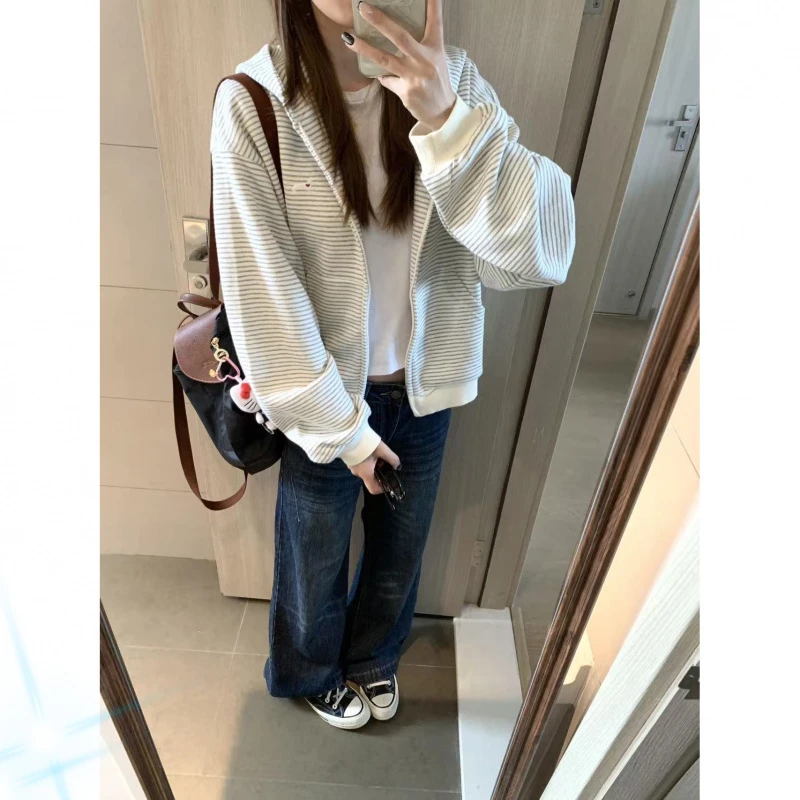 韩版腊肠小狗绣花条纹拉链短款加厚外套女秋冬时尚百搭连帽卫衣女