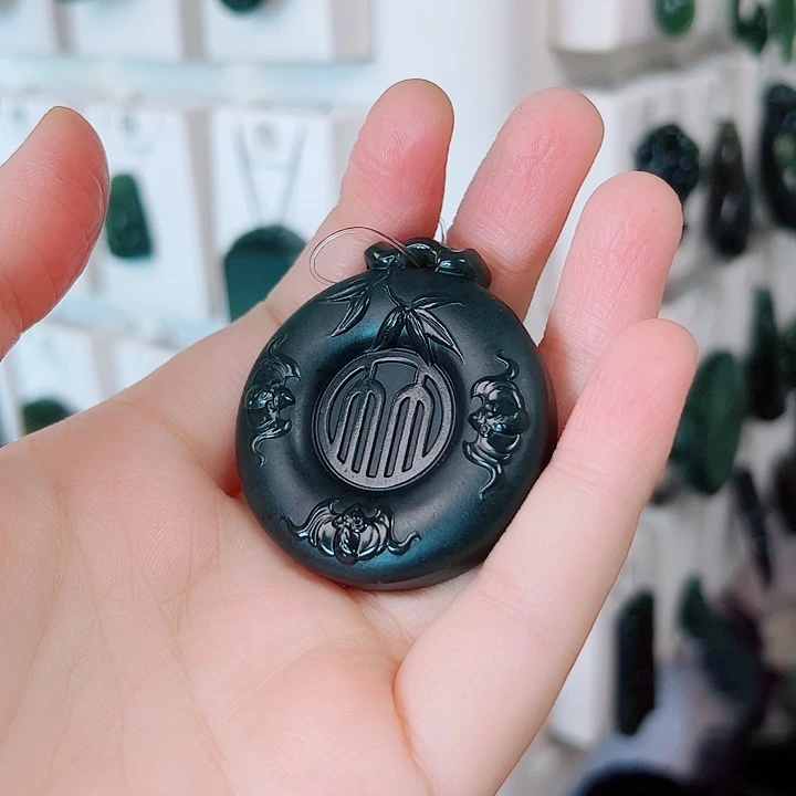 蛇纹石玉颈饰未镶嵌阳**露