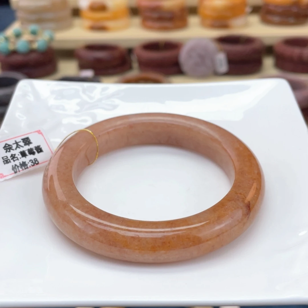 【闪购商品】石英质玉手镯未镶嵌