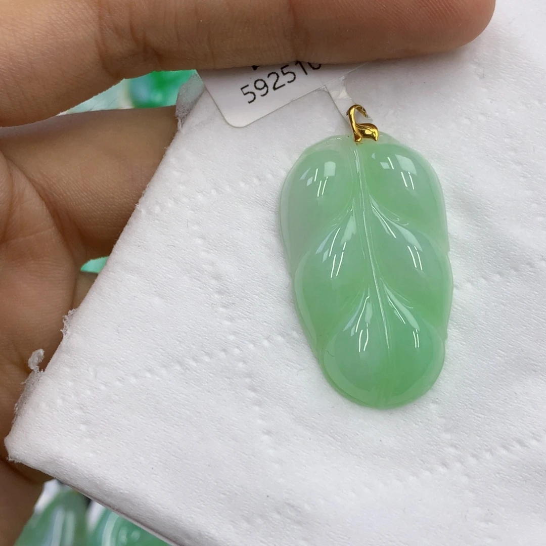 翡翠18K金镶嵌颈饰翡翠