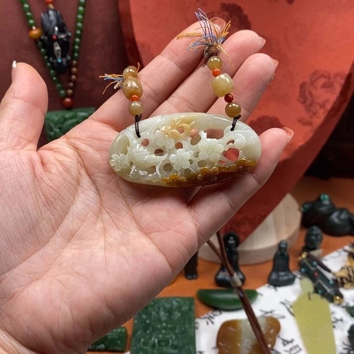 飘***絮颈饰未镶嵌和田玉