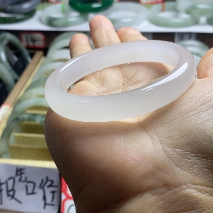 石英质玉（天山翠）未镶嵌手镯