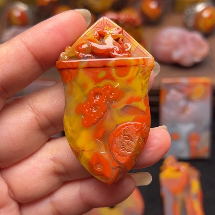 岭***哥玛瑙/玉髓未镶嵌颈饰