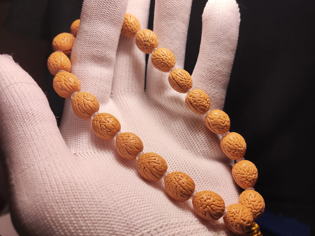 1.1尺寸金蟾纹小桃核手持脑纹小串文玩