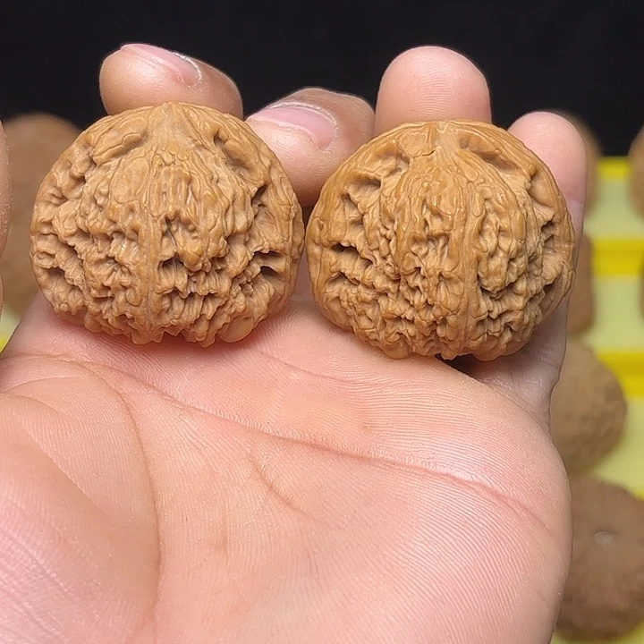 把件文玩核桃拉丝窝头南疆41尺尖有点黄