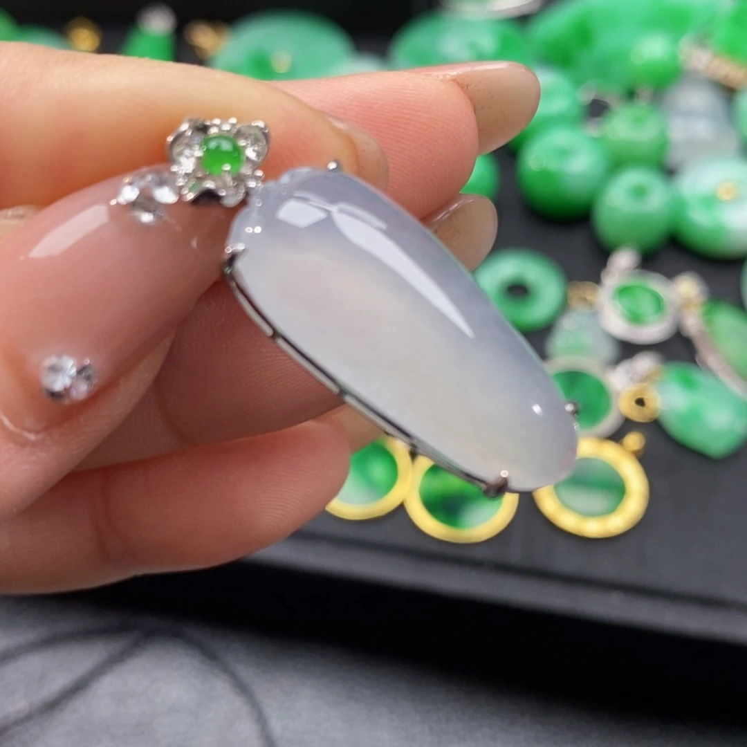 翡翠颈饰18K金镶嵌翡翠