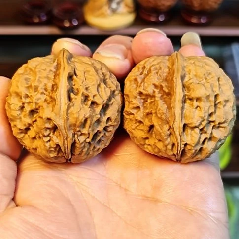 文玩核桃把件佛手油蜡皮蛤蟆头（4）