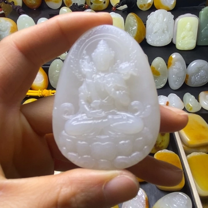 酒***场和田玉未镶嵌颈饰