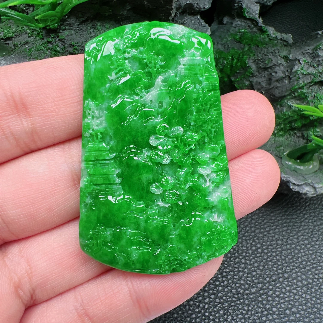 缅甸翡翠精雕满绿山水牌