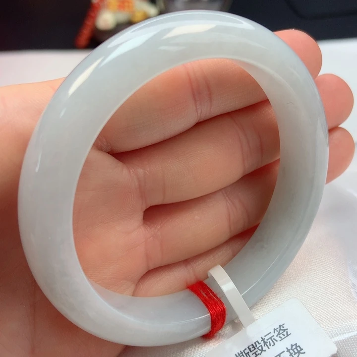 翡翠手镯未镶嵌56圈