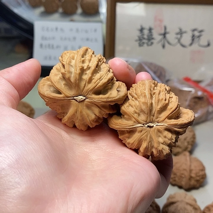 文玩核桃吊坠46白狮子