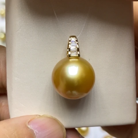 18K金镶嵌颈饰海水珍珠