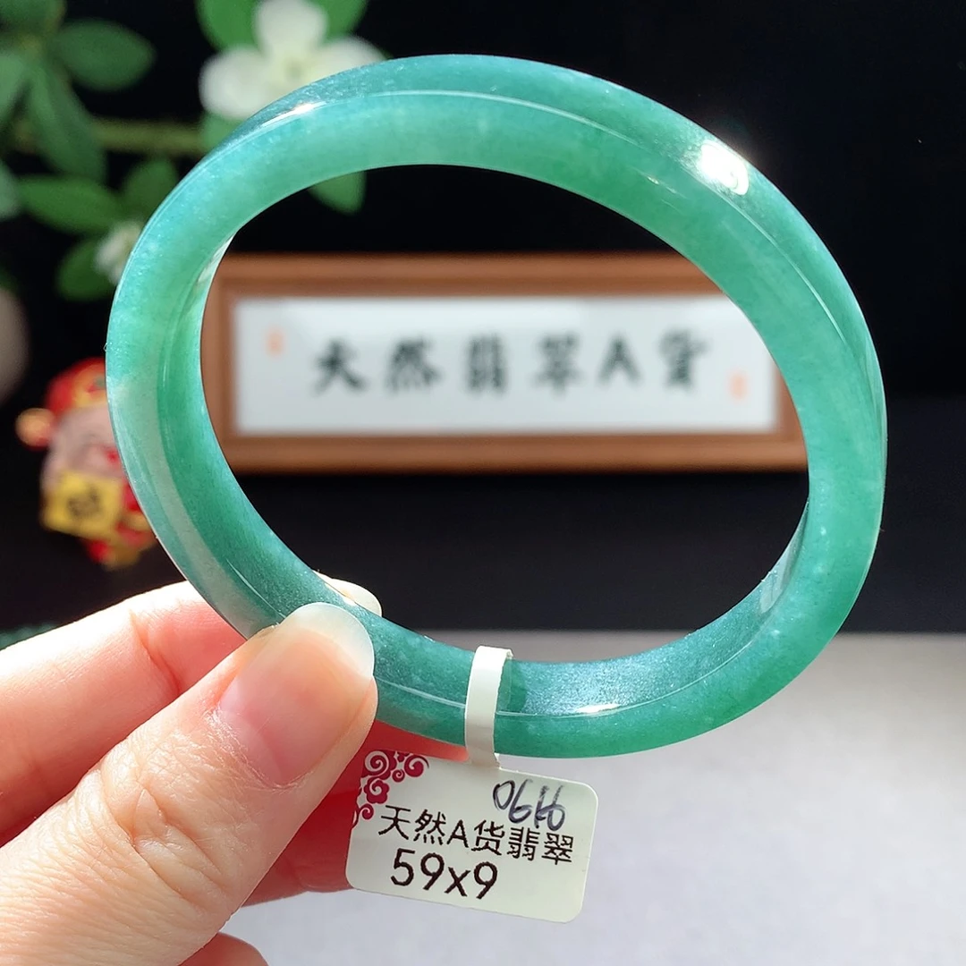 未镶嵌手镯（圆镯）翡翠