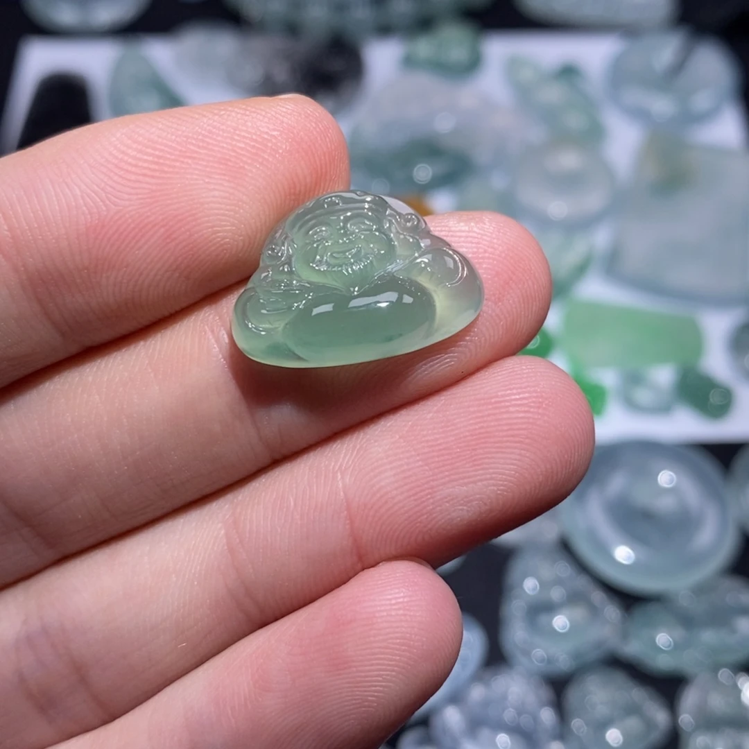 翡翠未镶嵌颈饰财神