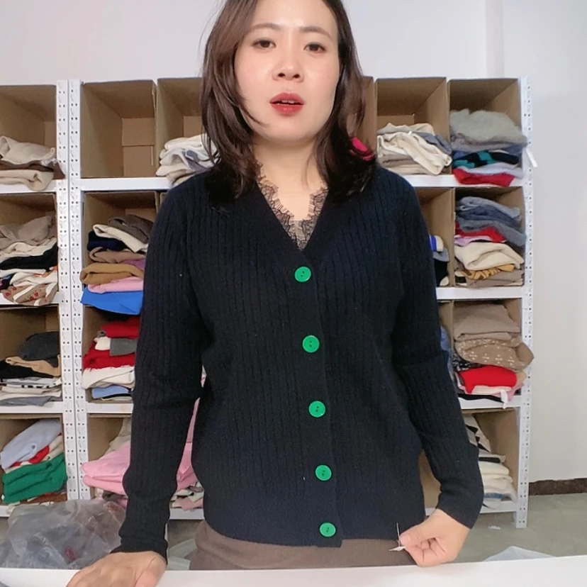 【闪购商品】坑条黑色开衫