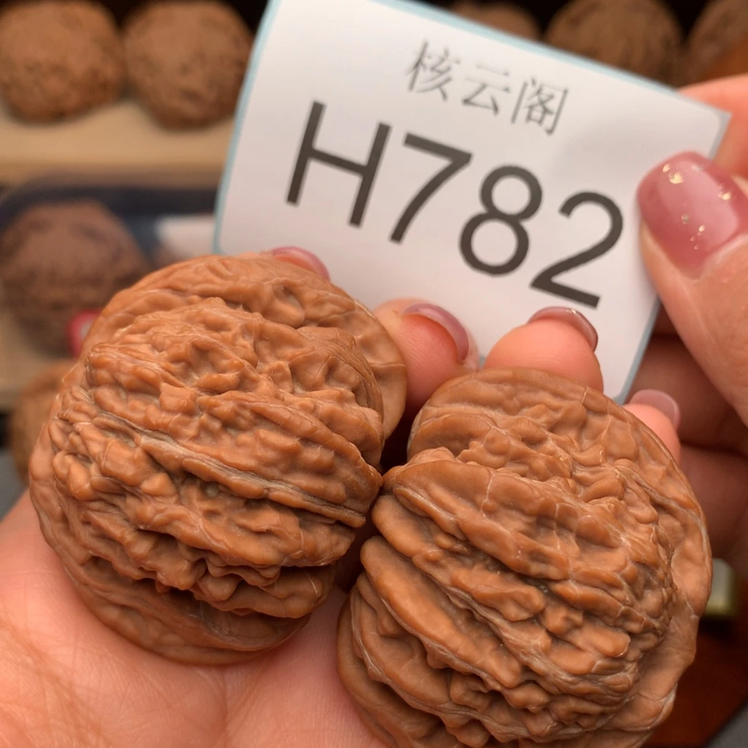 文玩核桃把件45.5全品红皮熊儿寨四座楼