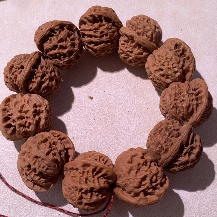 手串文玩核桃…………3