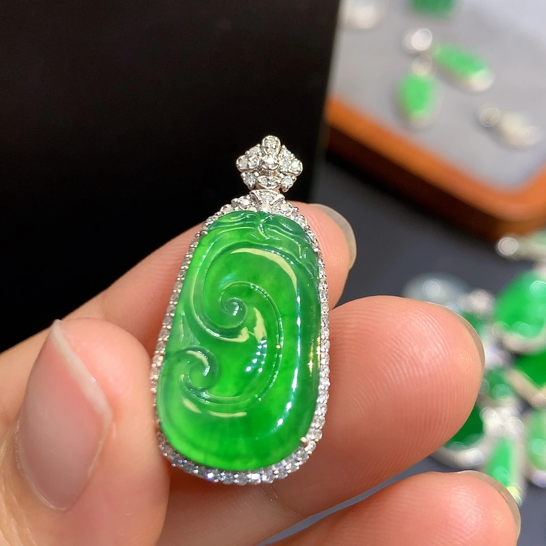 翡翠吊坠(不含链)18K金镶嵌