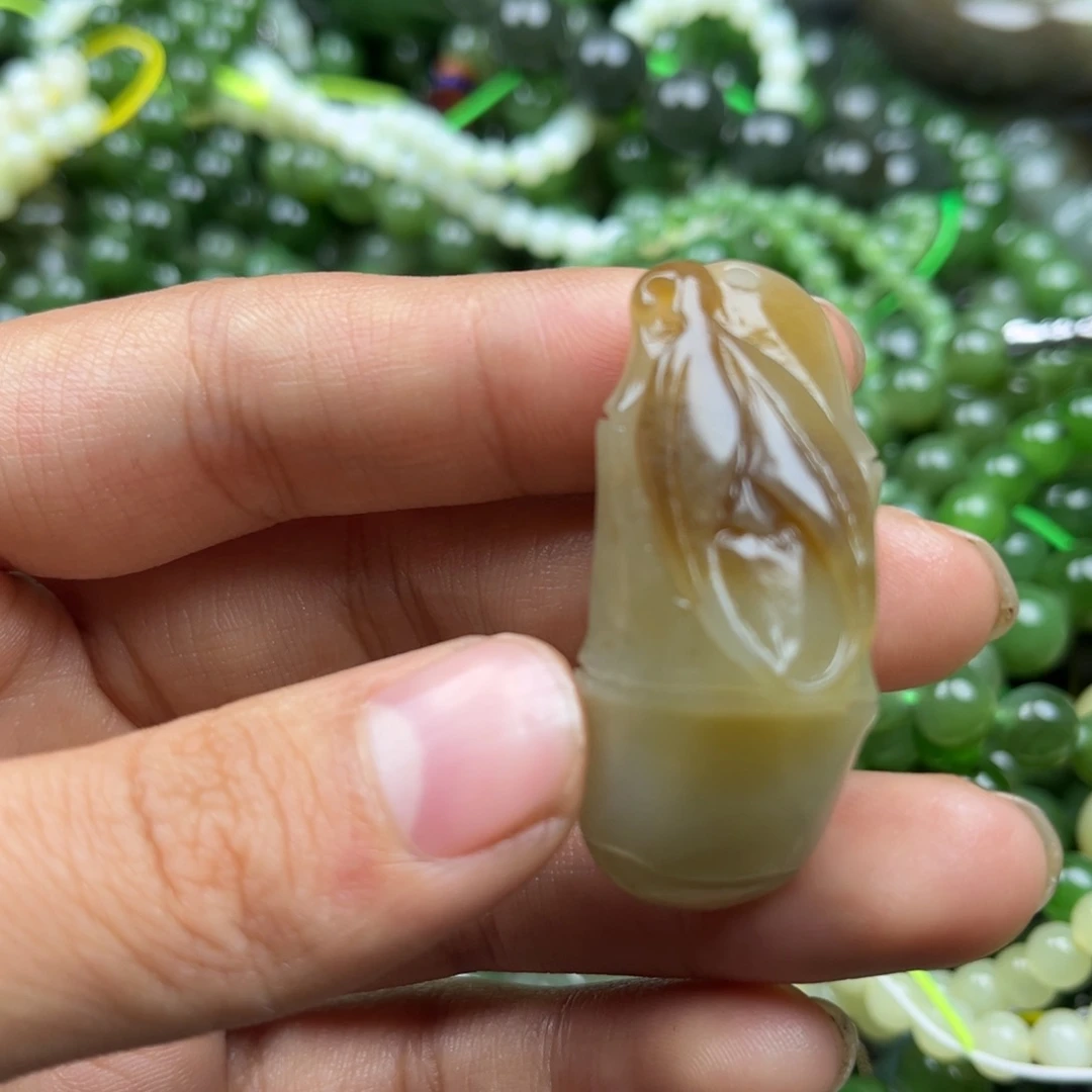 和田玉（糖玉）未镶嵌颈饰