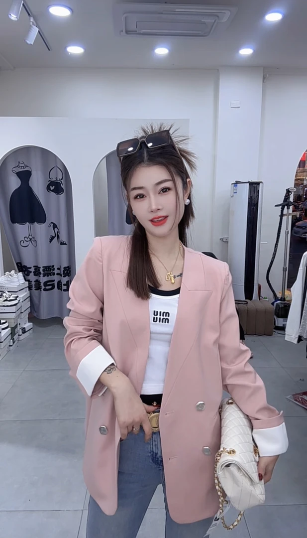 炫彩阁25261【V领拼色袖时尚西装外套】