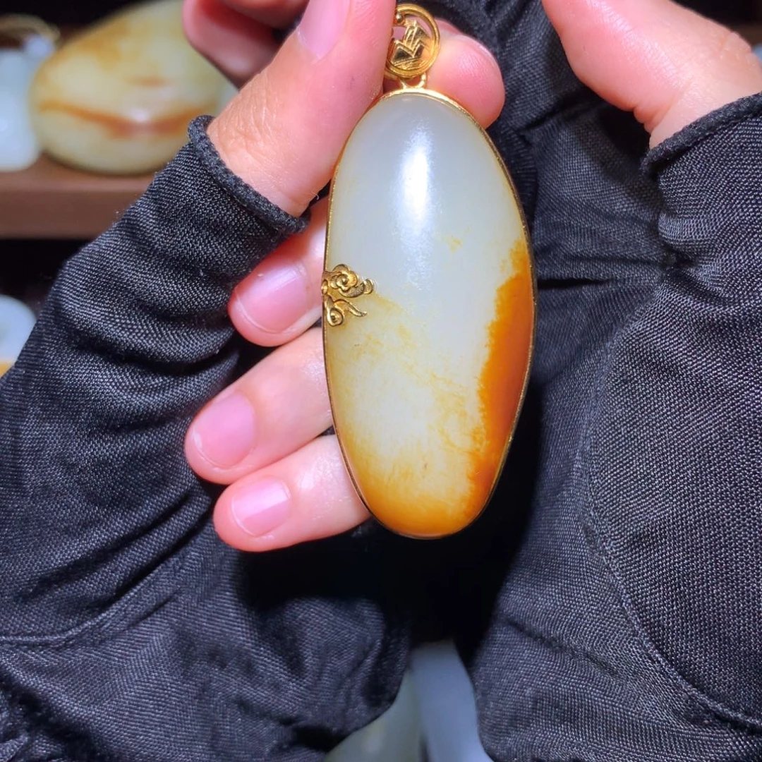 春****和田玉18K金镶嵌颈饰