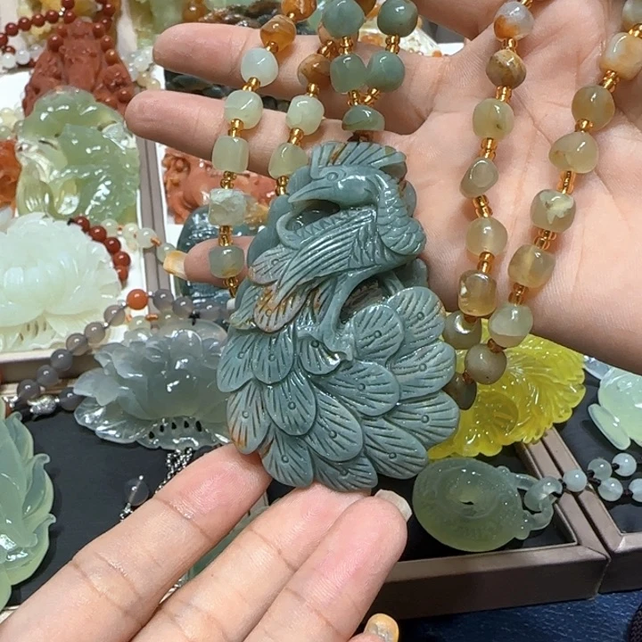 未镶嵌蛇纹石玉吊坠