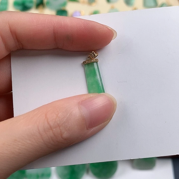 翡翠18K金镶嵌颈饰88765578888
