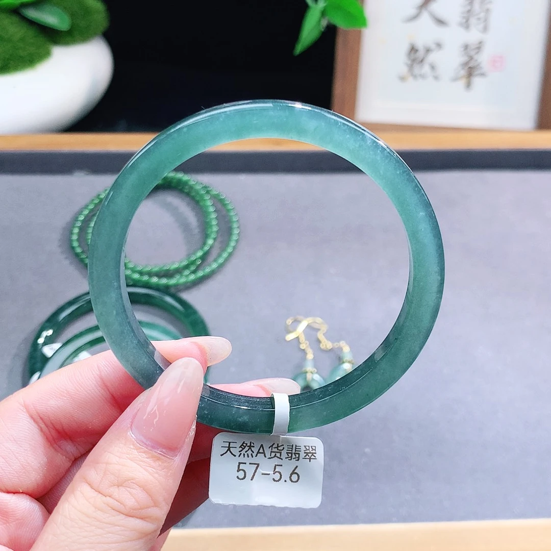 翡翠手镯（圆镯）未镶嵌