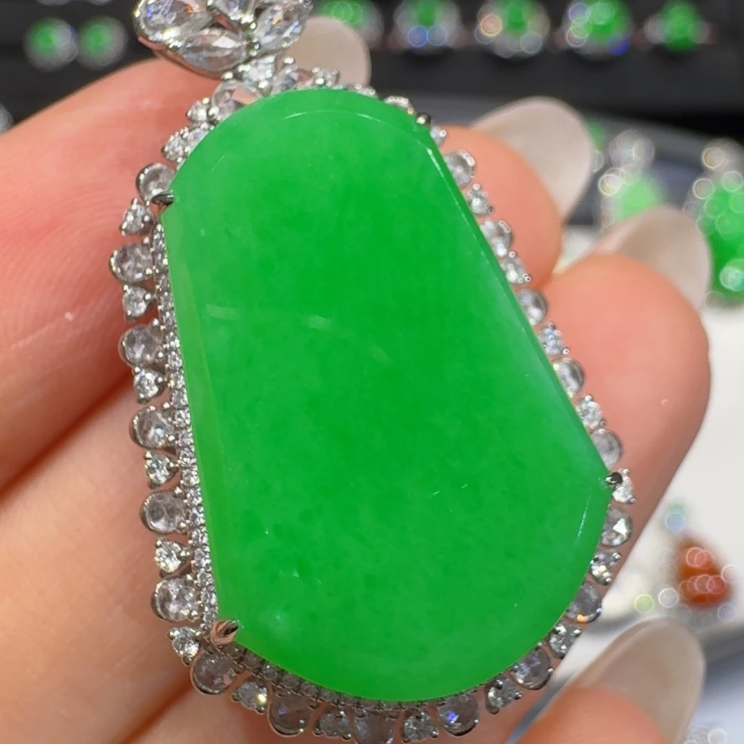 翡翠18K金镶嵌颈饰收到货48小时鉴赏期