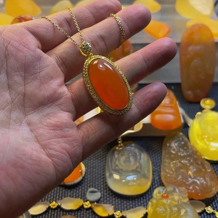 三***…石英质玉吊坠未镶嵌