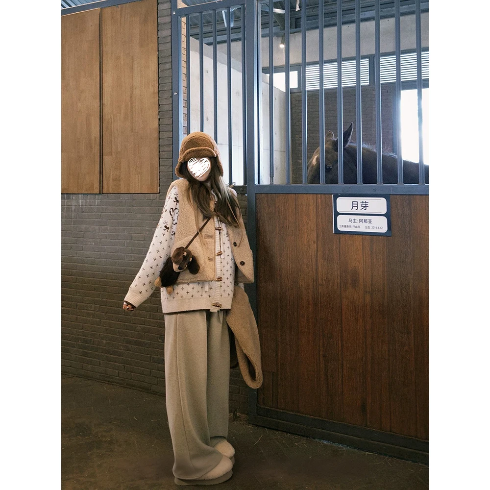 温柔连帽大象毛衣针织外套叠穿圆领马甲加绒休闲裤套装女 61180