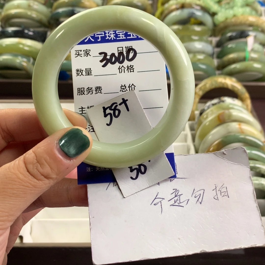 蛇纹石玉未镶嵌手镯3000