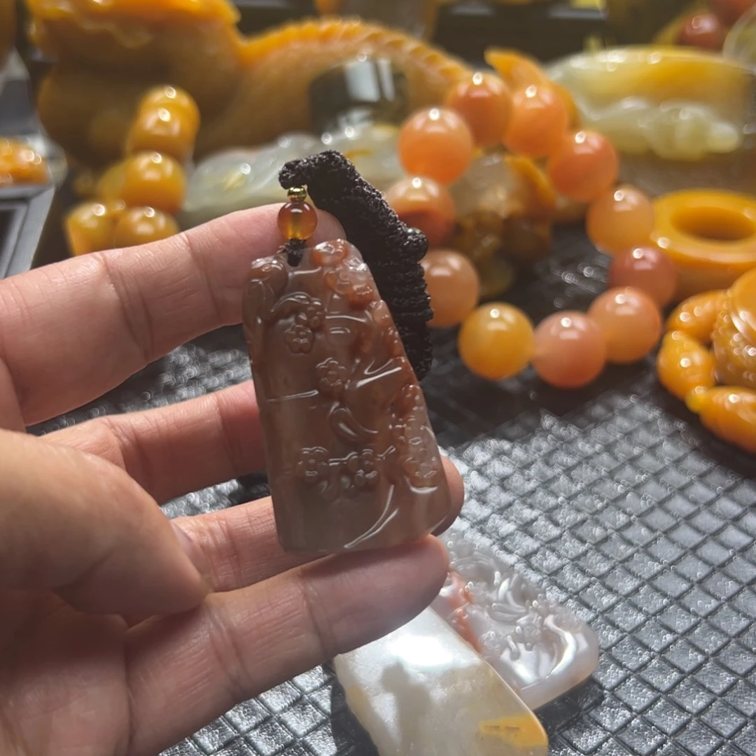 石英质玉未镶嵌颈饰