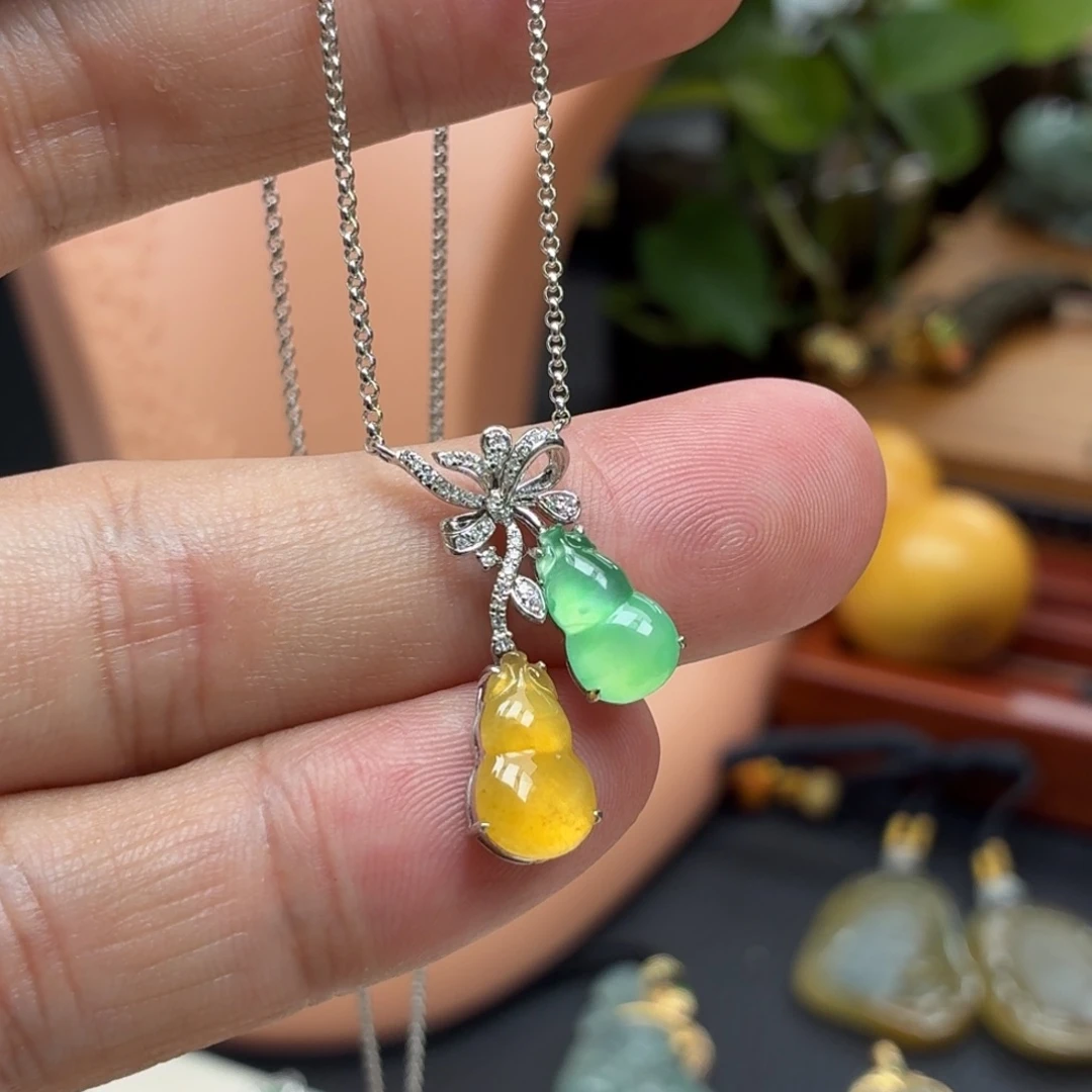 翡翠18K金镶嵌颈饰