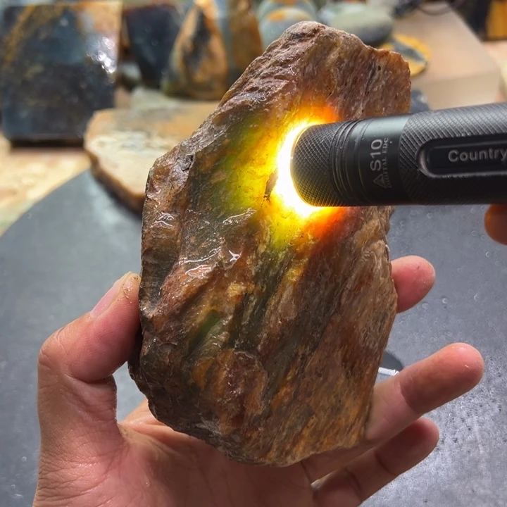 未镶嵌蛇纹石玉珠宝奇石